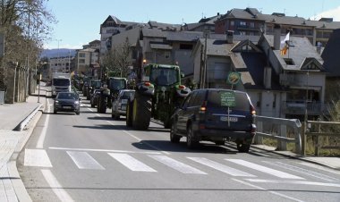 TRACTORADA A LA SEU PER DEMANAR MILLORES EN LES CONDICIONS DE TREBALL AL CAMP