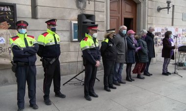 PUIGCERDÀ TAMBÉ ES CONCENTRA AMB MOTIU DEL DIA DE LA DONA