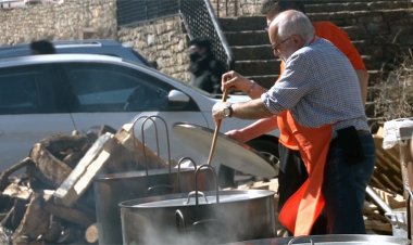 CALDERADA POPULAR AMB FACIT DE CARNAVAL A SORT
