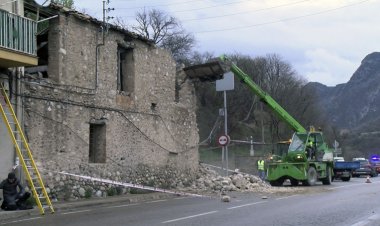 LA CAIGUDA D’UNA PARET A ORGANYÀ TALLA UN CARRIL DE LA C-14