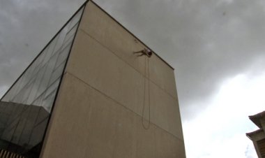 UN ESPECTACLE DE DANSA VERTICAL TANTA EL DIA INTERNACIONAL DE LA DANSA A LA SEU