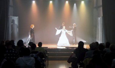 L’OBRA ‘KLÉ’ OMPLE DE LLUM LA SALA SANT DOMÈNEC DE LA SEU D’URGELL