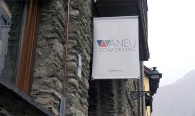 ÀNEU COWORKING JA DISPOSA DE 4 COWORKERS TREBALLANT