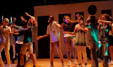 ALUMNAT D’OLIANA CLOU UN PROJECTE INTERDISCIPLINARI AMB UN MUSICAL