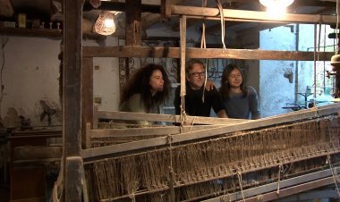 LA FÀBRICA DE MANTES DE SENTERADA VOL DIVULGAR UN OFICI ANCESTRAL