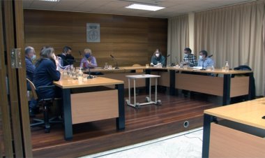 TREMP TREBALLA EN UN REGLAMENT PER CONVOCAR SEMPRE ELS PLENS DE FORMA MIXTA