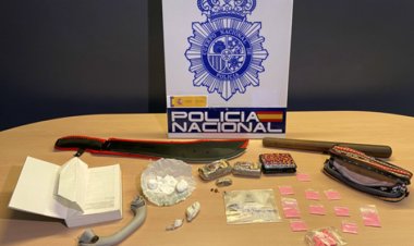 DETINGUDES DUES PERSONES AMB 5 TIPUS DE DROGUES A LA FARGA DE MOLES