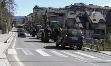 TRACTORADA A LA SEU PER DEMANAR MILLORES EN LES CONDICIONS DE TREBALL AL CAMP