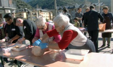 SORT PREPARA EL CARNAVAL AMB L’ELABORACIÓ DEL TRADICIONAL FACIT