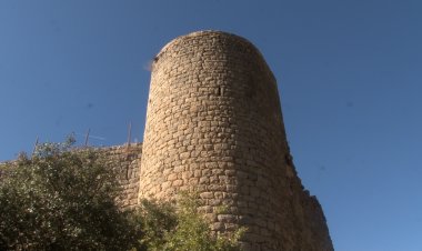 ES VOL IDENTIFICAR LES ESTRUCTURES QUE CONNECTAVEN EL POBLAT AMB EL CASTELL DE SANT GERVÀS