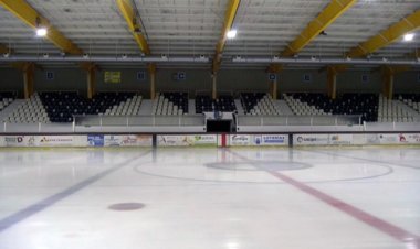 PUIGCERDÀ TANCARÀ LA PISTA DE GEL PER RENOVAR LA COBERTA I LA TANCA