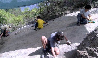 COLL DE NARGÓ ESTUDIA UN JACIMENT AMB PETJADES DEL DINOSAURE DE BEC D’ÀNEC