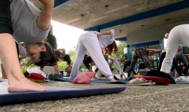 ACTIVITAT DE IOGA AL PARC DEL SEGRE PER CELEBRAR-NE EL DIA INTERNACIONAL