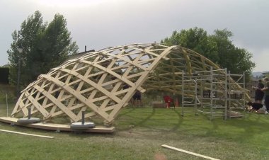 ESTUDIANTS D'ARREU DEL MÓN CONSTRUEIXEN UNA CÚPULA EFICIENT A ALP