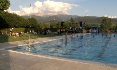 L’INSOMNI D’ESTIU S’INAUGURA AMB EL RETORN DE LA PISCINA NOCTURNA