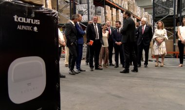 PERE ARAGONÈS INAUGURA EL NOU CENTRE LOGÍSTIC DE TAURUS GROUP A OLIANA