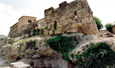 TROBEN UNA PARET DEL MOMENT FUNDACIONAL A LA DOMUS ROMANA D’ISONA