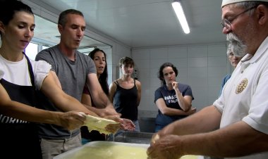 EL FORMATGE ESCALDAT PROTAGONITZA LA NOVA ACTIVITAT DEL CICLE ‘PARLEM DE FORMATGE’