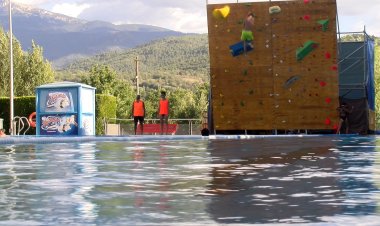 BONA ACOLLIDA DE L’ESCALADA EN PSICOBLOC A LA PISCINA DE LA SEU D’URGELL