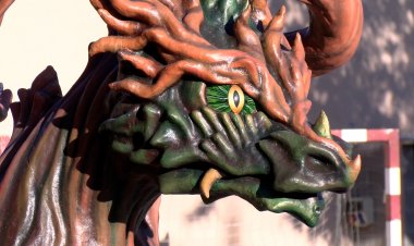 L’ASPARRAC ÉS LA NOVA BÈSTIA D’IMATGERIA DE TRAGÓ QUE DÓNA VIDA AL BOSC CREMAT