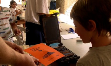 INICI DE LA FIRA DEL LLIBRE DEL PIRINEU AMB UN TALLER D’IMPREMTA DEL MÈTODE FREINET