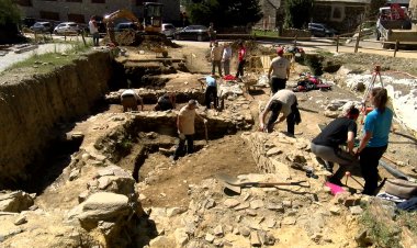 ACTUACIONS AL FÒRUM ROMÀ DE LLÍVIA EN PERMETEN DESCOBRIR LA TIPOLOGIA DEL TEMPLE