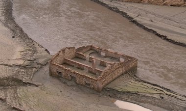 LA SEQUERA AL PANTÀ D’OLIANA DEIXA AL DESCOBERT ANTIGUES EDIFICACIONS