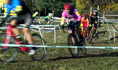 250 CICLISTES PARTICIPEN AL 3R GRAN PREMI DE CICLOCRÒS A LA SEU D’URGELL