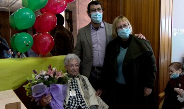 L’AJUNTAMENT DE LA SEU ENTREGA LA MEDALLA CENTENÀRIA A PAQUITA ARGELAGUES