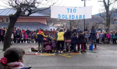 EL TIÓ SOLIDARI DE L’ESCOLA ALBERT VIVES RECULL 406 QUILOS D’ALIMENTS