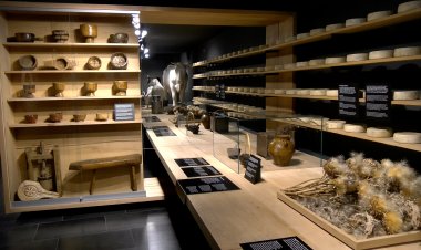 DIVUIT PECES ETNOGRÀFIQUES COMPLETEN L’EXPOSICIÓ DEL FORMATGE A L’ESPAI ERMENGOL