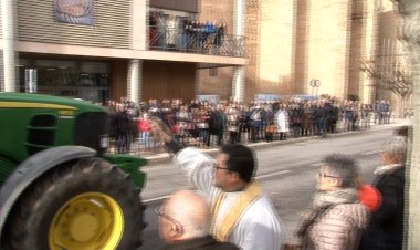 TREMP CELEBRA LA FESTA DE SANT ANTONI ABAT AMB ELS TRADICIONALS TRES TOMBS