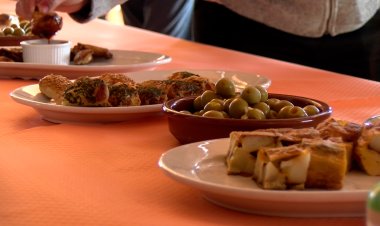 EL RESTAURANT CAL DAVID OBRE PORTES A LES INSTAL·LACIONS DEL CÀMPING OLIANA