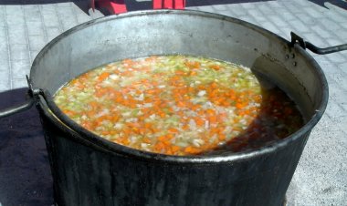 L’ESCUDELLADA POPULAR DE LA POBLA APLEGA UNES 200 PERSONES