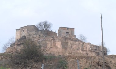 BASSELLA PROJECTA UNA PLAÇA-MIRADOR A LES CASES ENDERROCADES DE LA CLUA