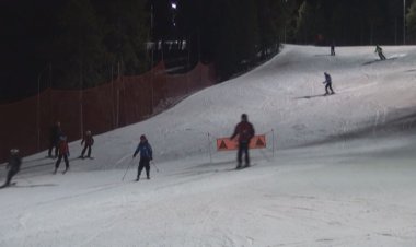 ASELLA TANCA L'ESQUÍ NOCTURN AMB MÉS DE 27.000 ESQUIADORS