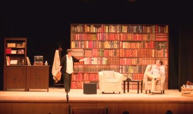 LA COMPANYIA 'INESTABLE CERETANA' DE TEATRE SUMA 15 NOUS PREMIS