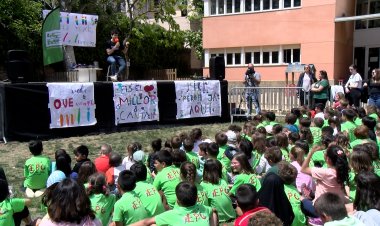 MIKI NUÑEZ VISITA L’ESCOLA PAU CLARIS PER ACREDITAR EL MENJADOR COM A SERVEI DE PROXIMITAT