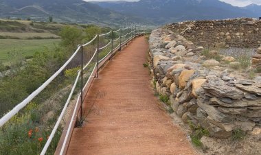 JA ES POT VISITAR LA MURALLA I LA PORTA MEDIEVAL DEL JACIMENT DEL CASTELLOT DE BOLVIR