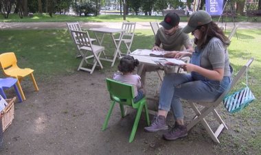 TORNA EL BIBLIOLLAC, EL SERVEI DE LECTURA A LA FRESCA A TOCAR DE L'ESTANY DE PUIGCERDÀ