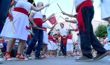 PERAMOLA VIU UNA TARDA CULTURAL PER CELEBRAR ELS 60 ANYS DEL BALL DE BASTONS
