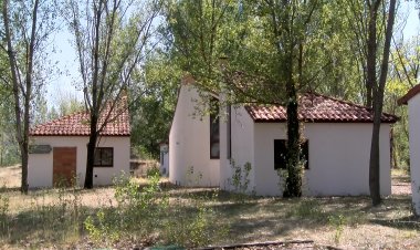 LA POBLA DE SEGUR HAURÀ D’AMPLIAR O FER DE NOU ELS BUNGALOUS DE L’ÀREA VACACIONAL PER LEGALITZAR-LOS