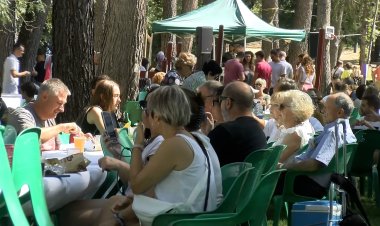 LA FESTA ENTREPINS APLEGA MÉS DE 300 PERSONES AL PARC DEL PINELL