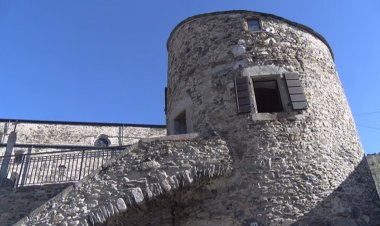 LLÍVIA RESTAURA LA TORRE BERNAT DE SO PER SITUAR-HI LA PART DEL MUSEU QUE POSARÀ EN VALOR L'ENCLAVAMENT