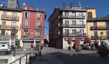 PUIGCERDÀ SUSPÈN TEMPORALMENT LES LLICÈNCIES DE PISOS TURÍSTICS