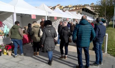 LA POBLA AGRUPA DE NOU LA FIRA DE NADAL I FIRASKI AL VOLTANT DEL POLIESPORTIU