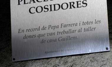 LLAVORSÍ HOMENATJA A LA COSIDORA HISTÒRICA DEL POBLE AMB EL NOM A UNA PLAÇA