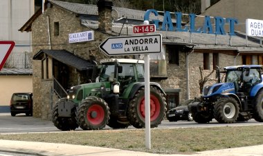 UNA TRACTORADA ENTRE LA SEU D’URGELL I ANDORRA REIVINDICA MILLORES EN EL SECTOR PRIMARI