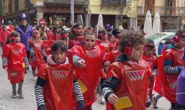 UNS 500 INFANTS PARTICIPEN EN LA RUA DE CARNESTOLTES DE PUIGCERDÀ