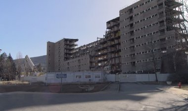 EN MARXA L'ENDERROC DE L'HISTÒRIC COMPLEX SANITARI 'LA PERLA CERDANA' D'OCEJA